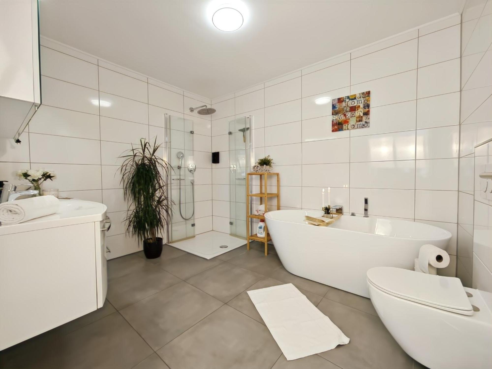 Kaiserin Sisi Fuer Bis Zu 6 - Arbeitsplatz, Badewanne, Parkplatz, Waschmaschine Dinkelsbuehl Luaran gambar