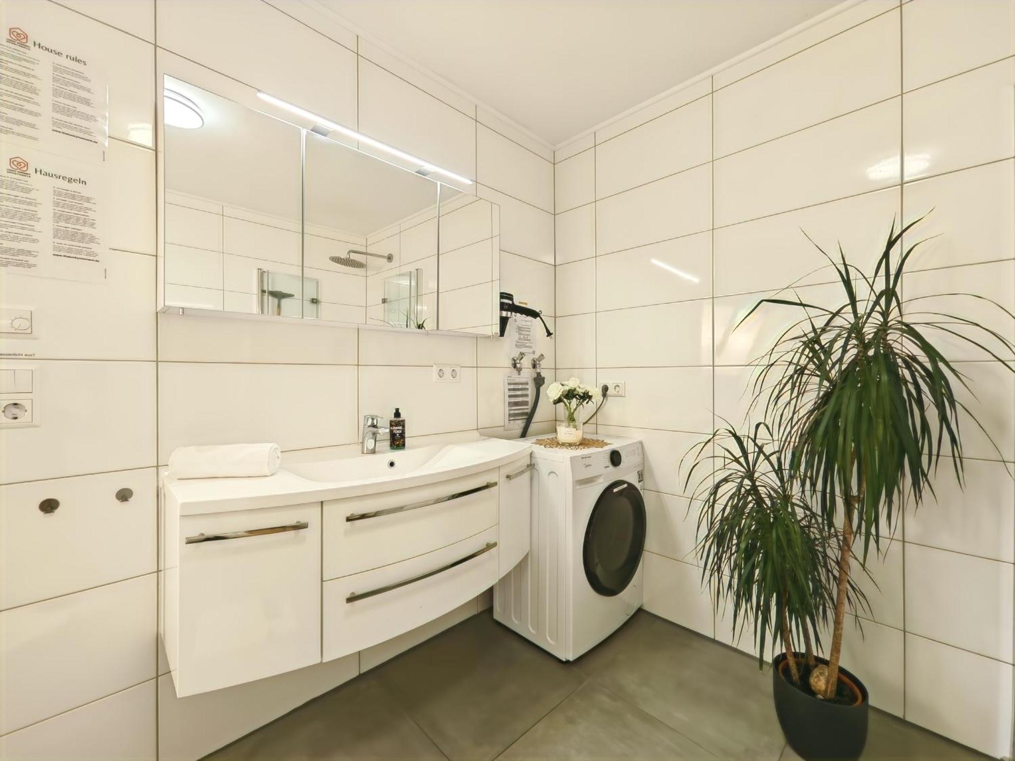 Kaiserin Sisi Fuer Bis Zu 6 - Arbeitsplatz, Badewanne, Parkplatz, Waschmaschine Dinkelsbuehl Luaran gambar